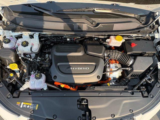 Photo of 2023 Bright White Clearcoat Chrysler Pacifica