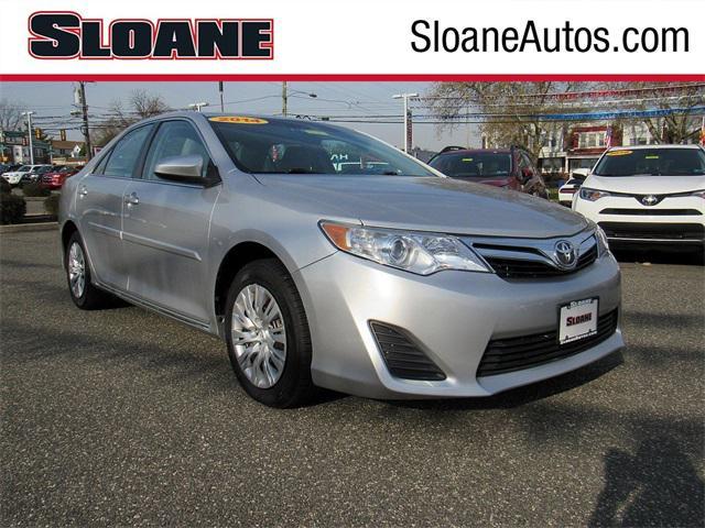 Photo of 2014 Classic Silver Metallic Toyota Camry