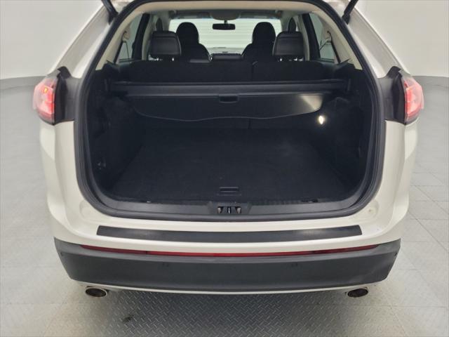 Photo of 2017 White Ford Edge