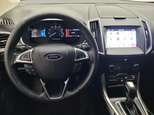 Photo of 2017 White Ford Edge