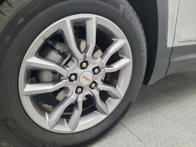 Photo of 2022 Quicksilver Metallic GMC Terrain