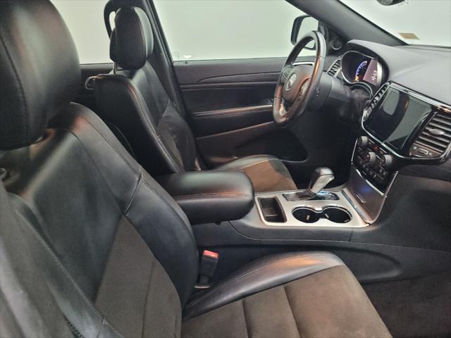 Photo of 2019 Diamond Black Crystal Pearlcoat Jeep Grand Cherokee