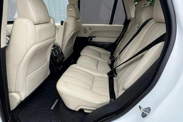 Photo of 2016 White Land Rover Range Rover