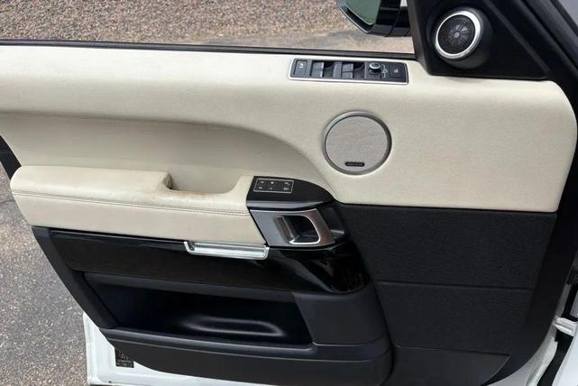 Photo of 2016 White Land Rover Range Rover