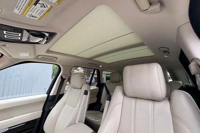 Photo of 2016 White Land Rover Range Rover