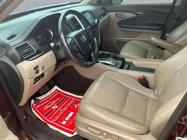 Photo of 2016 Burgundy Night Pearl Honda Pilot
