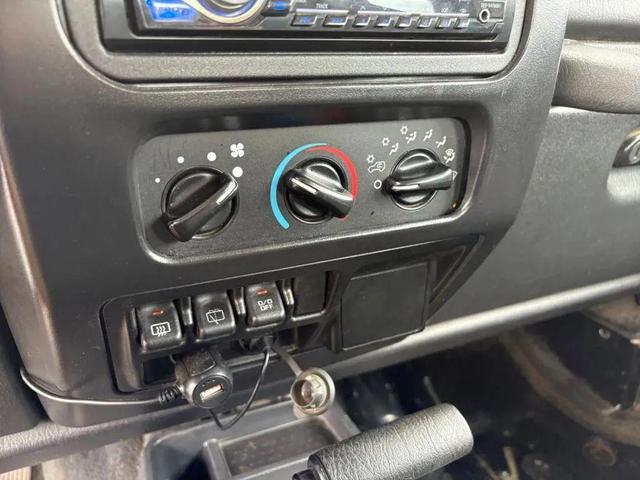 Photo of 2005 Black Clearcoat Jeep Wrangler