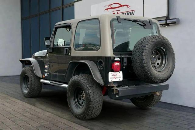 Photo of 2005 Black Clearcoat Jeep Wrangler