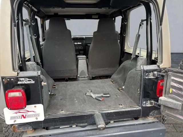 Photo of 2005 Black Clearcoat Jeep Wrangler