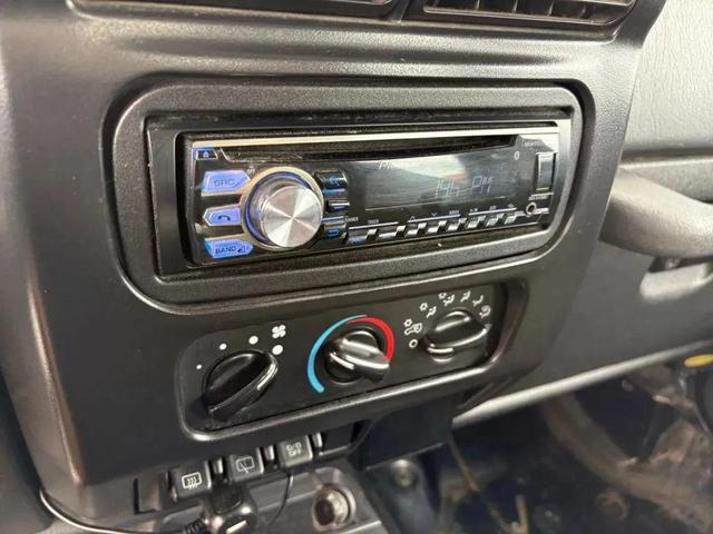 Photo of 2005 Black Clearcoat Jeep Wrangler