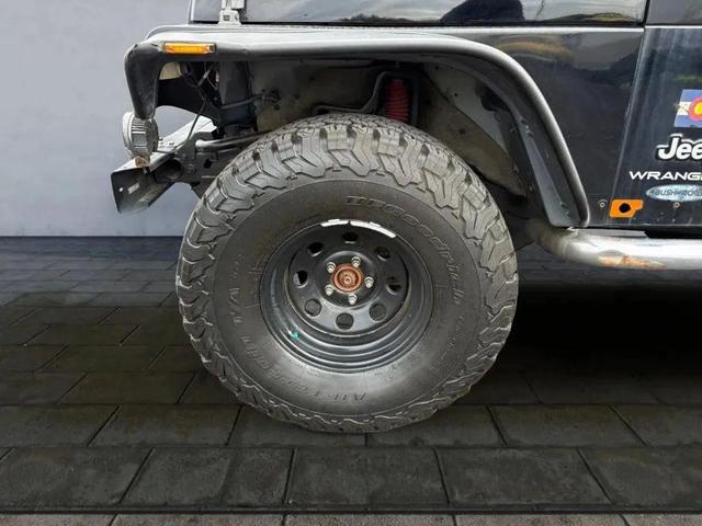 Photo of 2005 Black Clearcoat Jeep Wrangler