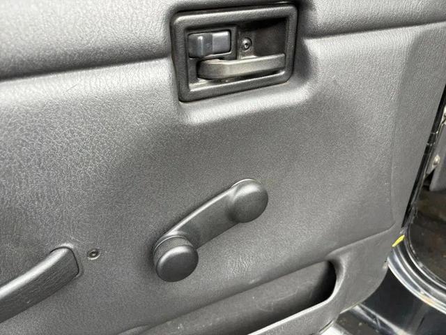 Photo of 2005 Black Clearcoat Jeep Wrangler