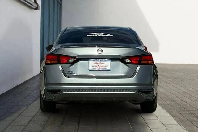 Photo of 2021 Gun Metallic Nissan Altima