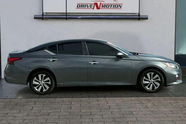 Photo of 2021 Gun Metallic Nissan Altima