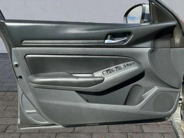 Photo of 2021 Gun Metallic Nissan Altima