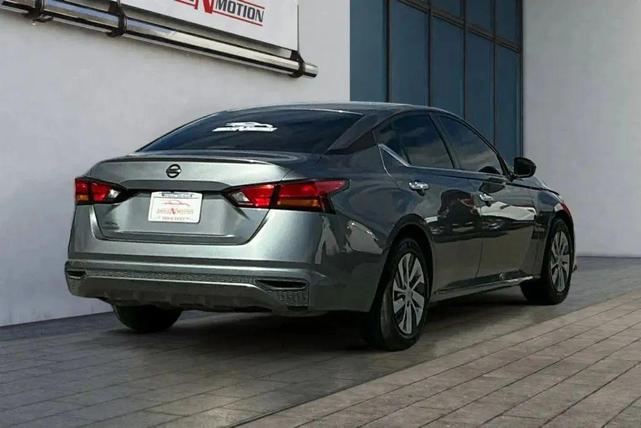 Photo of 2021 Gun Metallic Nissan Altima