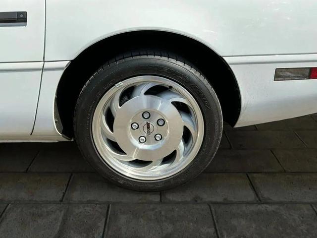 Photo of 1996 White Chevrolet Corvette