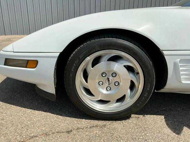 Photo of 1996 White Chevrolet Corvette