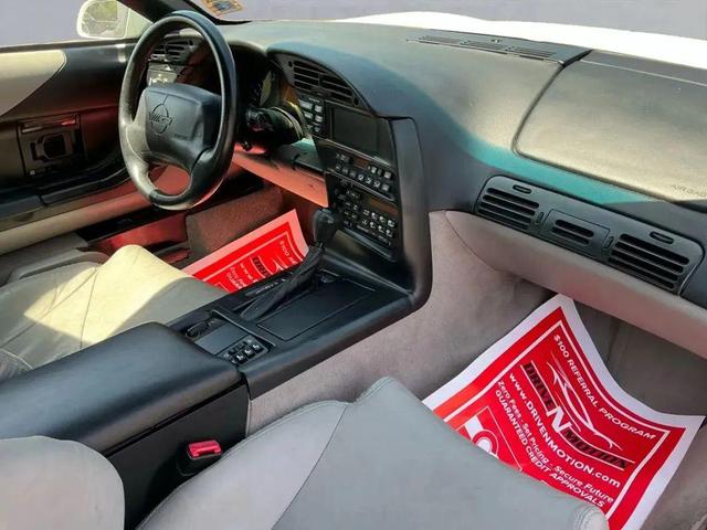 Photo of 1996 White Chevrolet Corvette