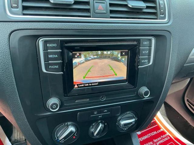 Photo of 2017 Platinum Gray Metallic Volkswagen Jetta