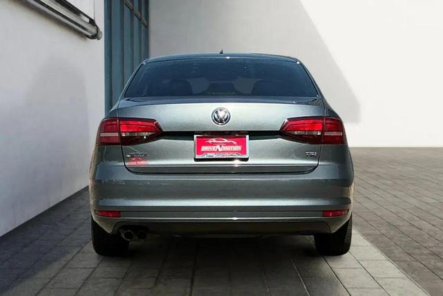 Photo of 2017 Platinum Gray Metallic Volkswagen Jetta