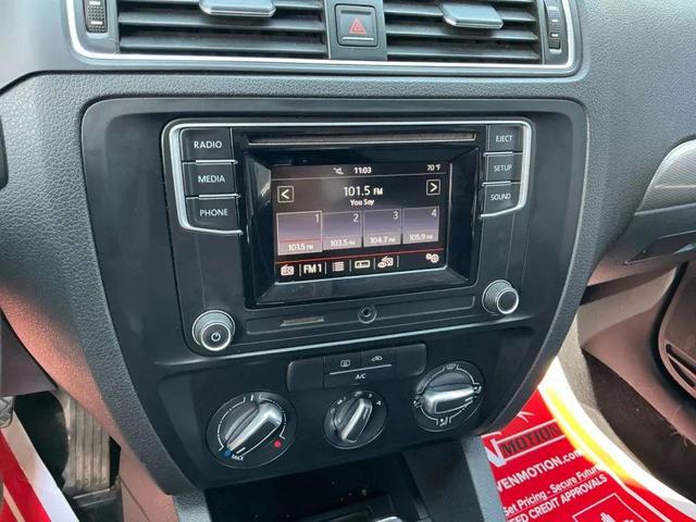 Photo of 2017 Platinum Gray Metallic Volkswagen Jetta