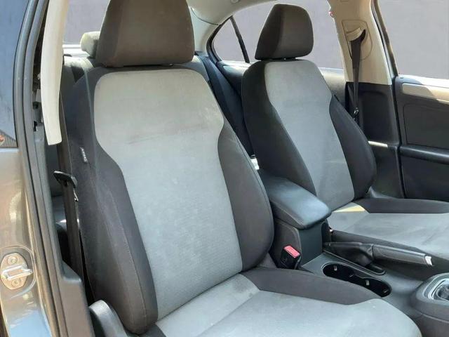 Photo of 2017 Platinum Gray Metallic Volkswagen Jetta