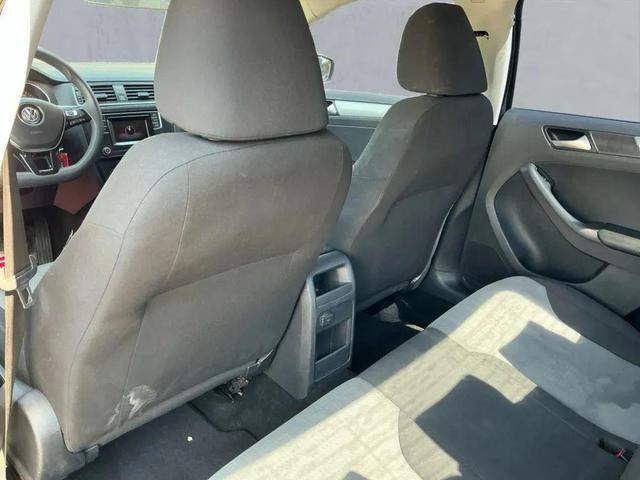 Photo of 2017 Platinum Gray Metallic Volkswagen Jetta