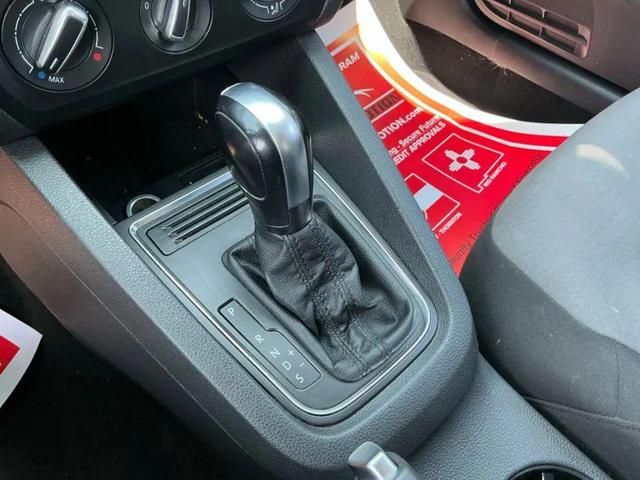 Photo of 2017 Platinum Gray Metallic Volkswagen Jetta