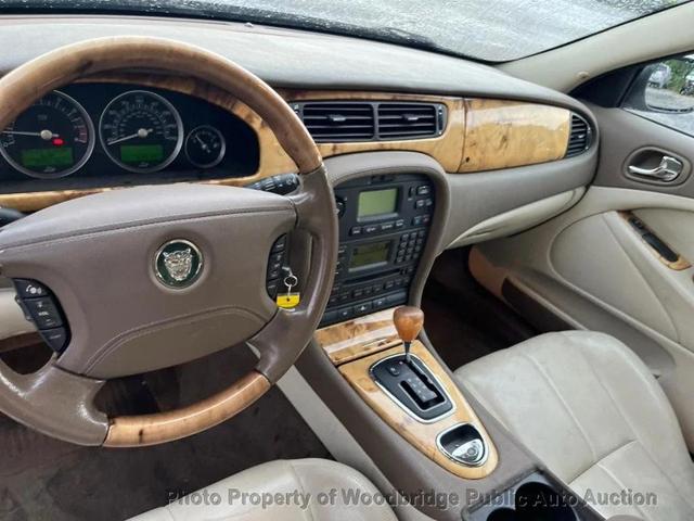 Photo of 2006 Silver Jaguar S-Type