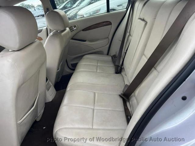 Photo of 2006 Silver Jaguar S-Type