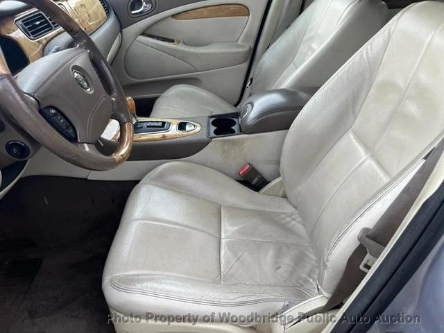 Photo of 2006 Silver Jaguar S-Type