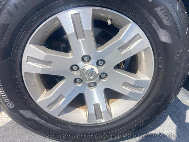 Photo of 2011 Silver Lightning Metallic Nissan Pathfinder