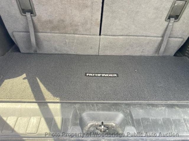 Photo of 2011 Silver Lightning Metallic Nissan Pathfinder