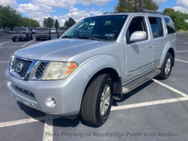 Photo of 2011 Silver Lightning Metallic Nissan Pathfinder