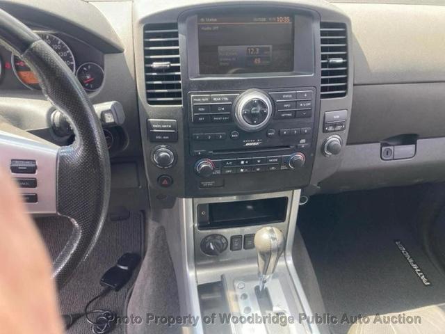 Photo of 2011 Silver Lightning Metallic Nissan Pathfinder
