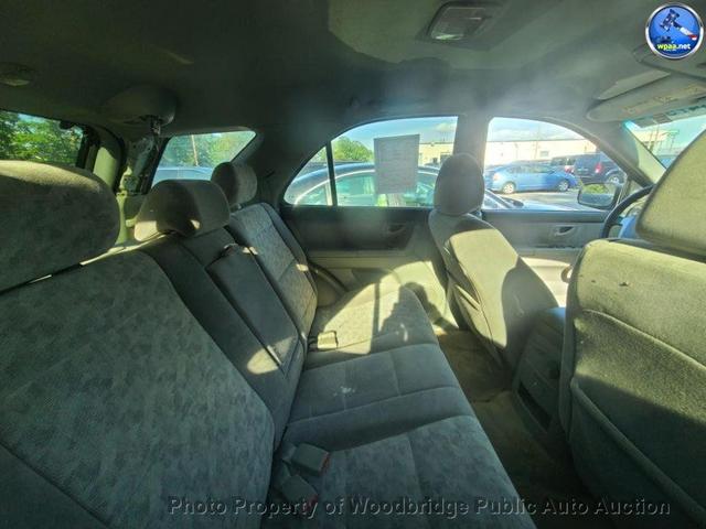 Photo of 2004 Silver/Pewter Gray Kia Sorento
