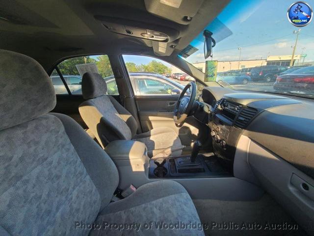 Photo of 2004 Silver/Pewter Gray Kia Sorento