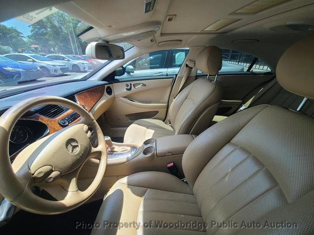 Photo of 2006 Maroon Mercedes-Benz CLS-Class