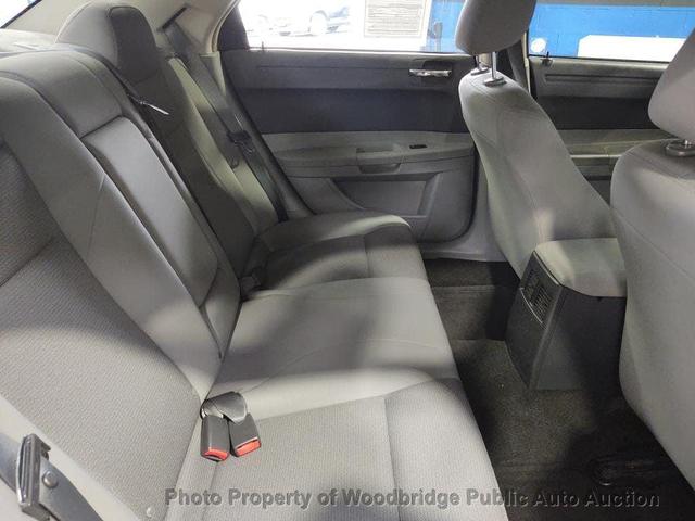 Photo of 2006 White Chrysler 300
