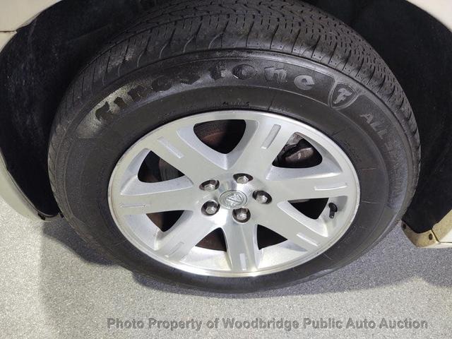 Photo of 2006 White Chrysler 300