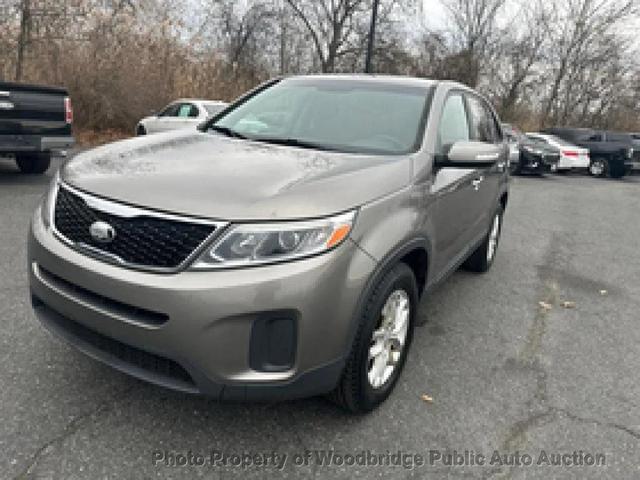 Photo of 2014 Bright Silver Kia Sorento