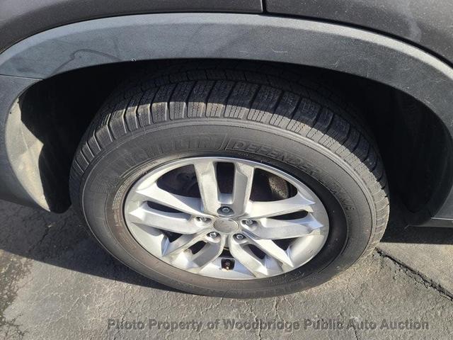 Photo of 2014 Bright Silver Kia Sorento