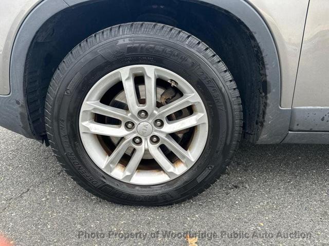Photo of 2014 Bright Silver Kia Sorento