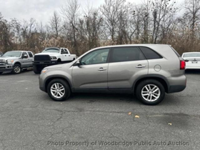 Photo of 2014 Bright Silver Kia Sorento