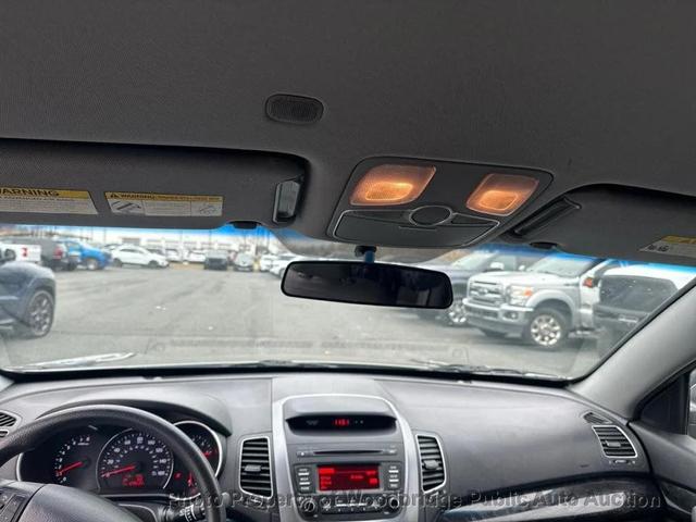 Photo of 2014 Bright Silver Kia Sorento