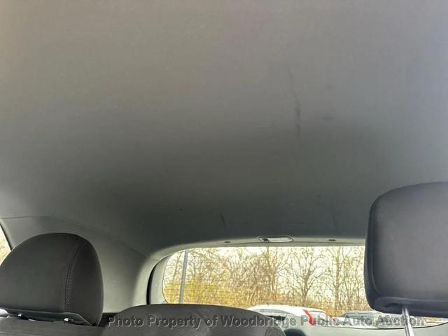 Photo of 2014 Bright Silver Kia Sorento