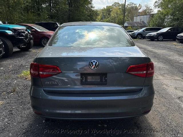 Photo of 2015 Platinum Gray Metallic Volkswagen Jetta