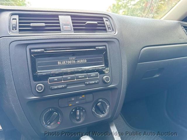 Photo of 2015 Platinum Gray Metallic Volkswagen Jetta