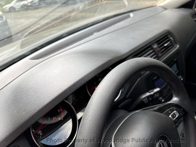 Photo of 2015 Platinum Gray Metallic Volkswagen Jetta